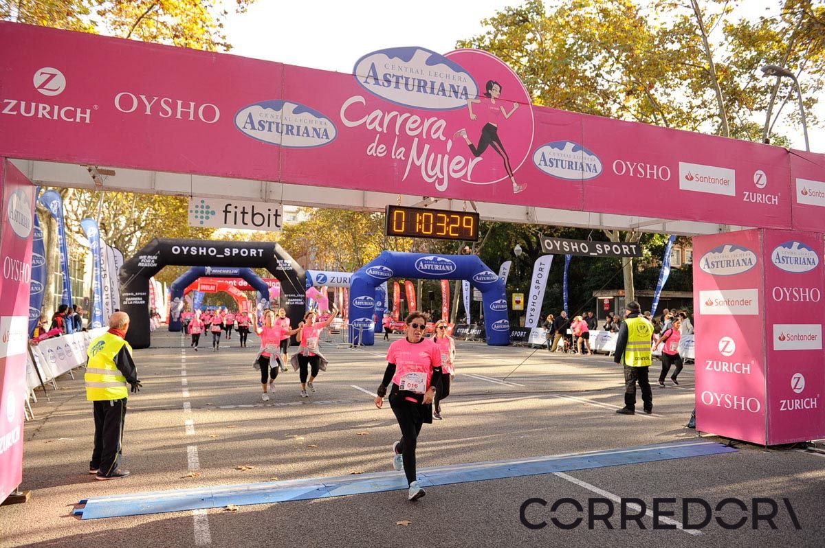 Llegada de la Carrera de la Mujer de Barcelona (ARCO IZQUIERDO 32)