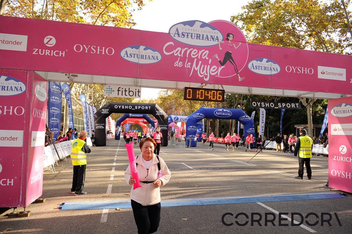 Llegada de la Carrera de la Mujer de Barcelona (ARCO IZQUIERDO 33)