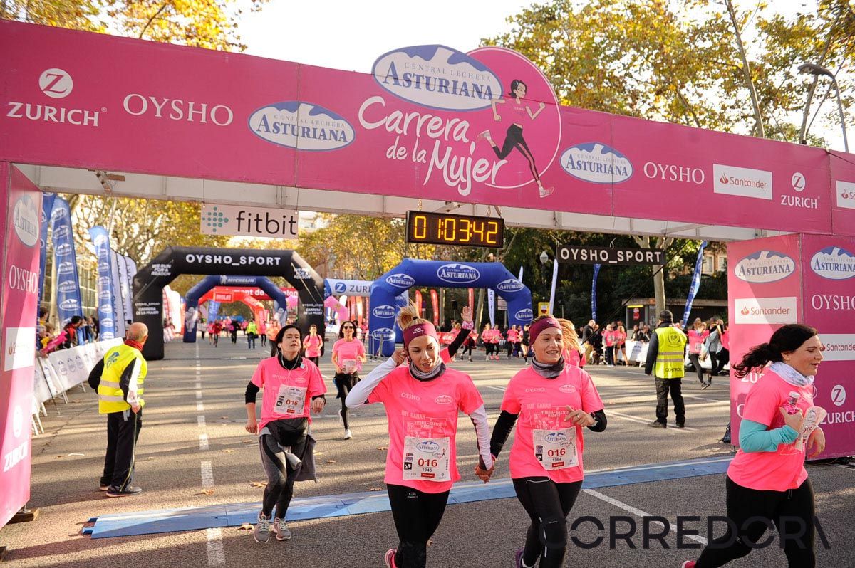 Llegada de la Carrera de la Mujer de Barcelona (ARCO IZQUIERDO 32)