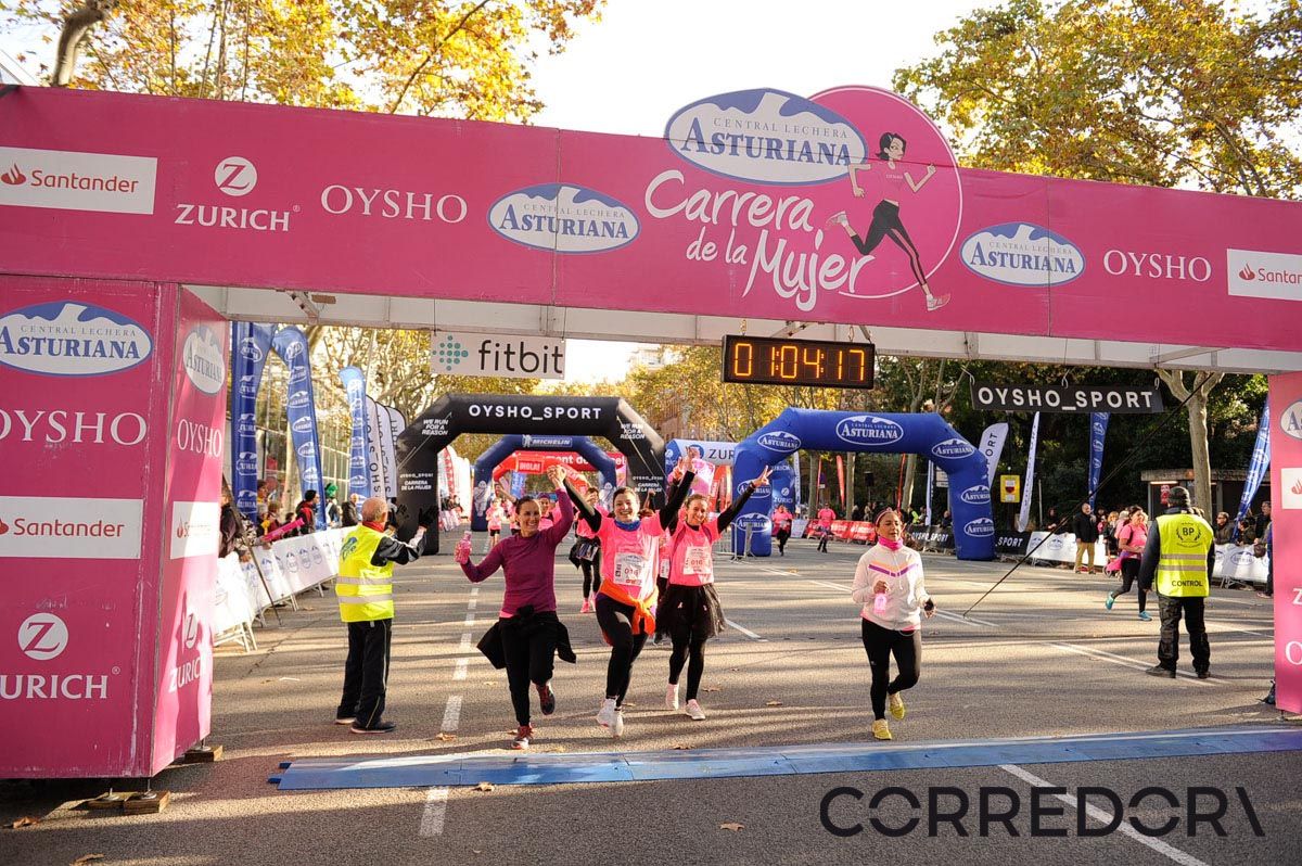 Llegada de la Carrera de la Mujer de Barcelona (ARCO IZQUIERDO 33)
