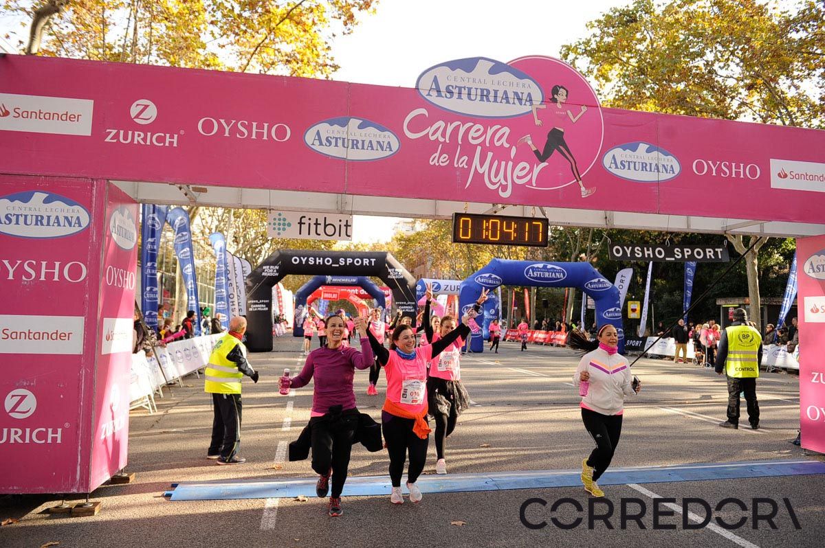Llegada de la Carrera de la Mujer de Barcelona (ARCO IZQUIERDO 33)