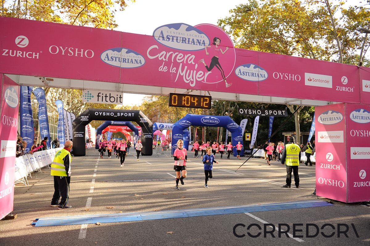 Llegada de la Carrera de la Mujer de Barcelona (ARCO IZQUIERDO 33)