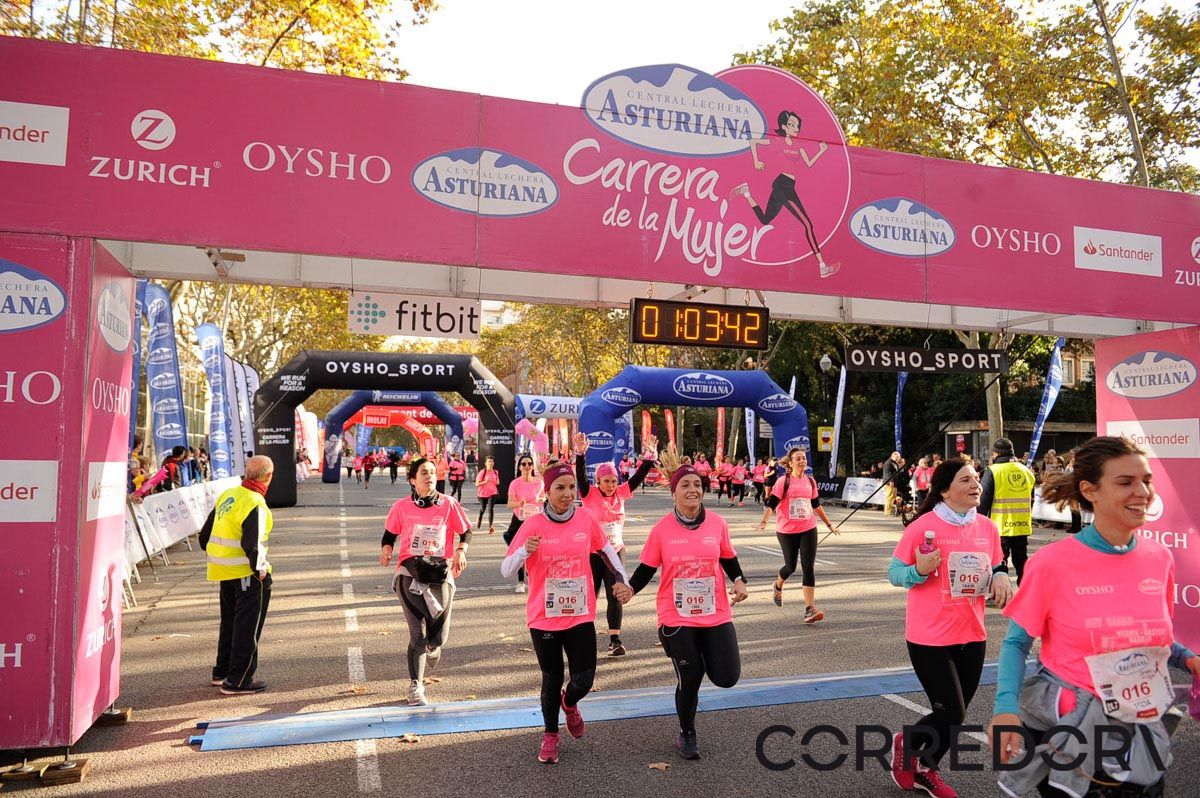 Llegada de la Carrera de la Mujer de Barcelona (ARCO IZQUIERDO 32)