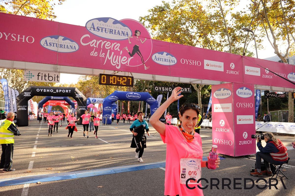Llegada de la Carrera de la Mujer de Barcelona (ARCO IZQUIERDO 33)