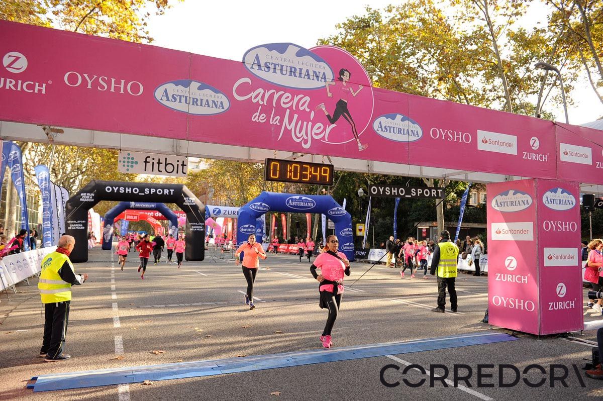 Llegada de la Carrera de la Mujer de Barcelona (ARCO IZQUIERDO 32)