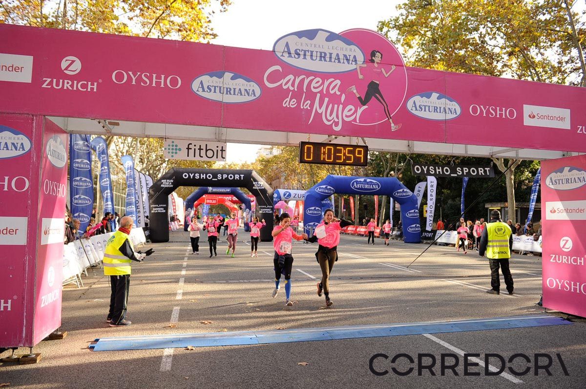 Llegada de la Carrera de la Mujer de Barcelona (ARCO IZQUIERDO 32)