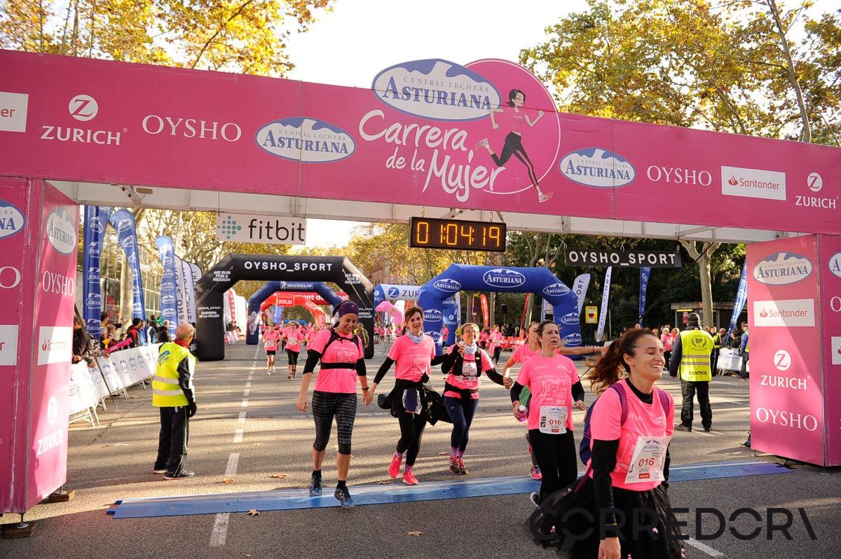 Llegada de la Carrera de la Mujer de Barcelona (ARCO IZQUIERDO 33)