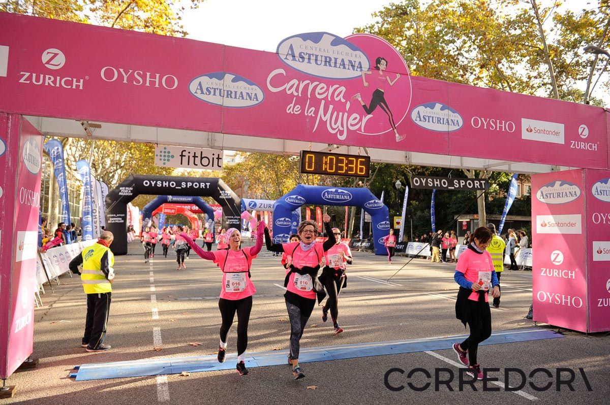 Llegada de la Carrera de la Mujer de Barcelona (ARCO IZQUIERDO 32)