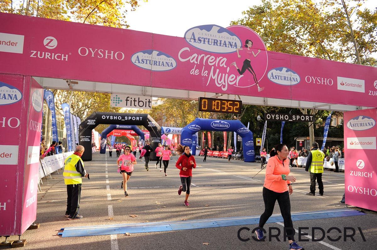 Llegada de la Carrera de la Mujer de Barcelona (ARCO IZQUIERDO 32)