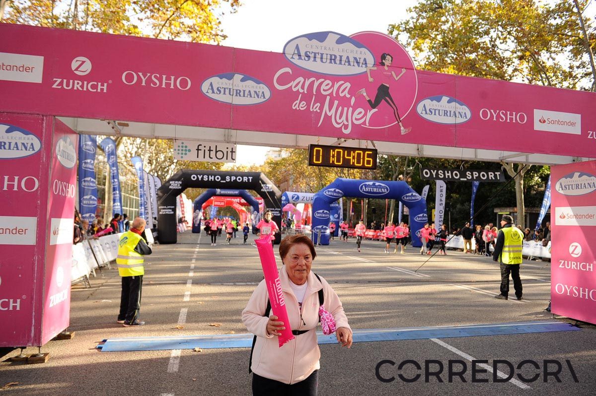 Llegada de la Carrera de la Mujer de Barcelona (ARCO IZQUIERDO 33)