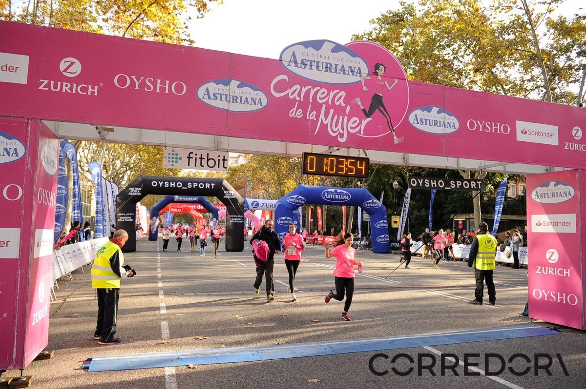 Llegada de la Carrera de la Mujer de Barcelona (ARCO IZQUIERDO 32)