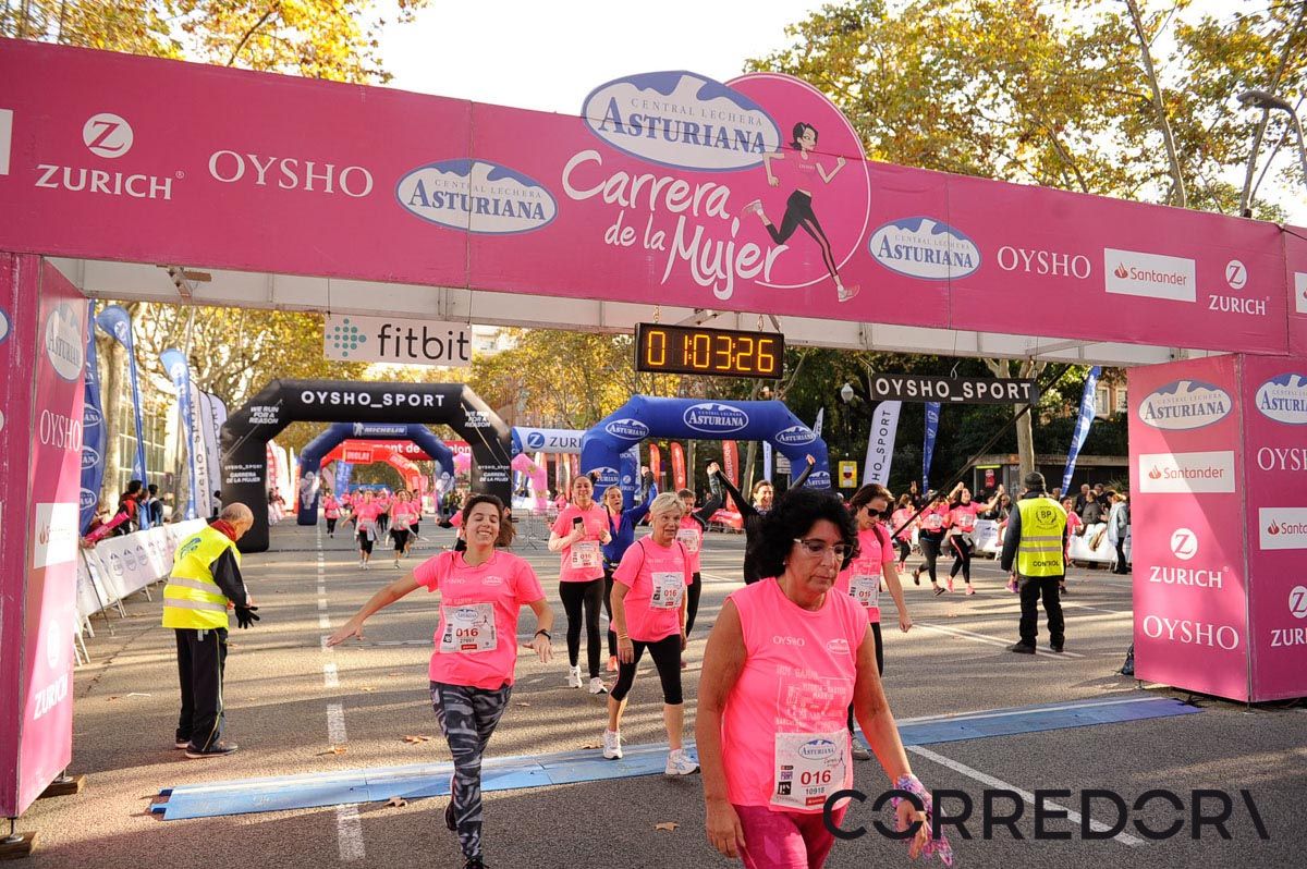 Llegada de la Carrera de la Mujer de Barcelona (ARCO IZQUIERDO 32)