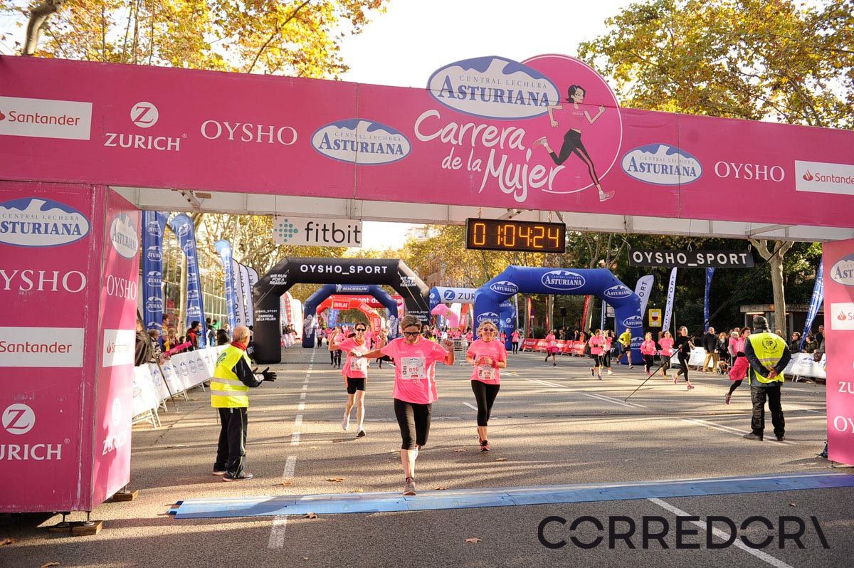 Llegada de la Carrera de la Mujer de Barcelona (ARCO IZQUIERDO 33)