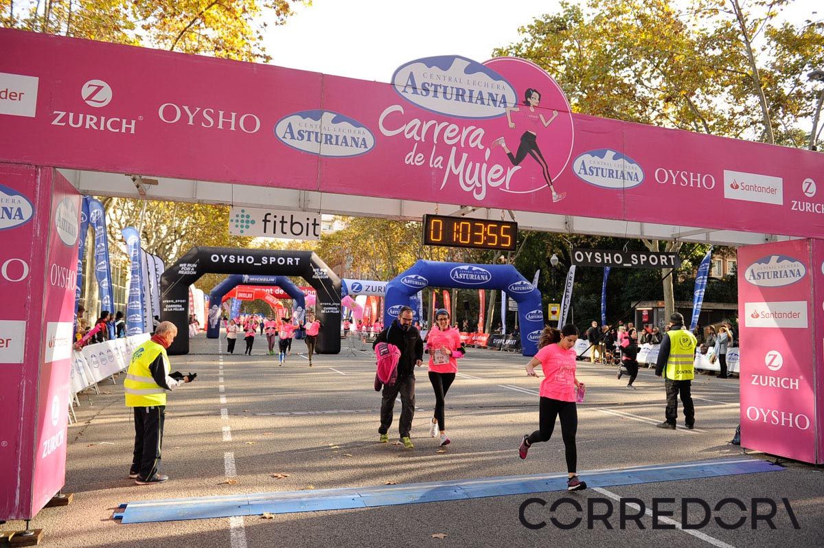 Llegada de la Carrera de la Mujer de Barcelona (ARCO IZQUIERDO 32)