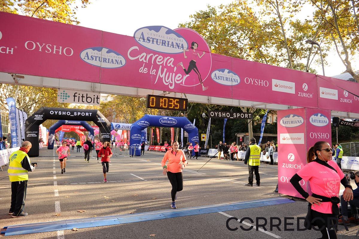 Llegada de la Carrera de la Mujer de Barcelona (ARCO IZQUIERDO 32)