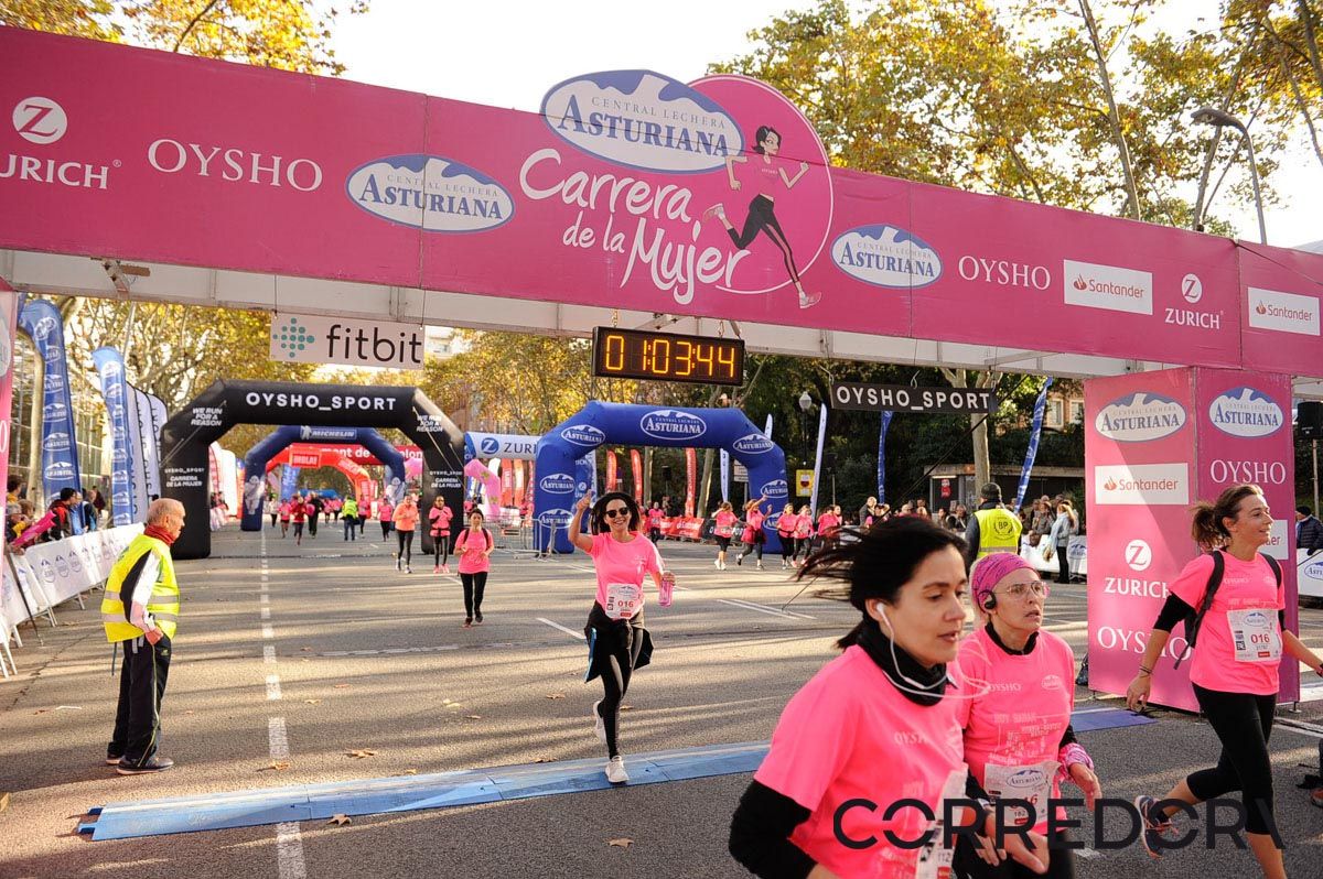 Llegada de la Carrera de la Mujer de Barcelona (ARCO IZQUIERDO 32)