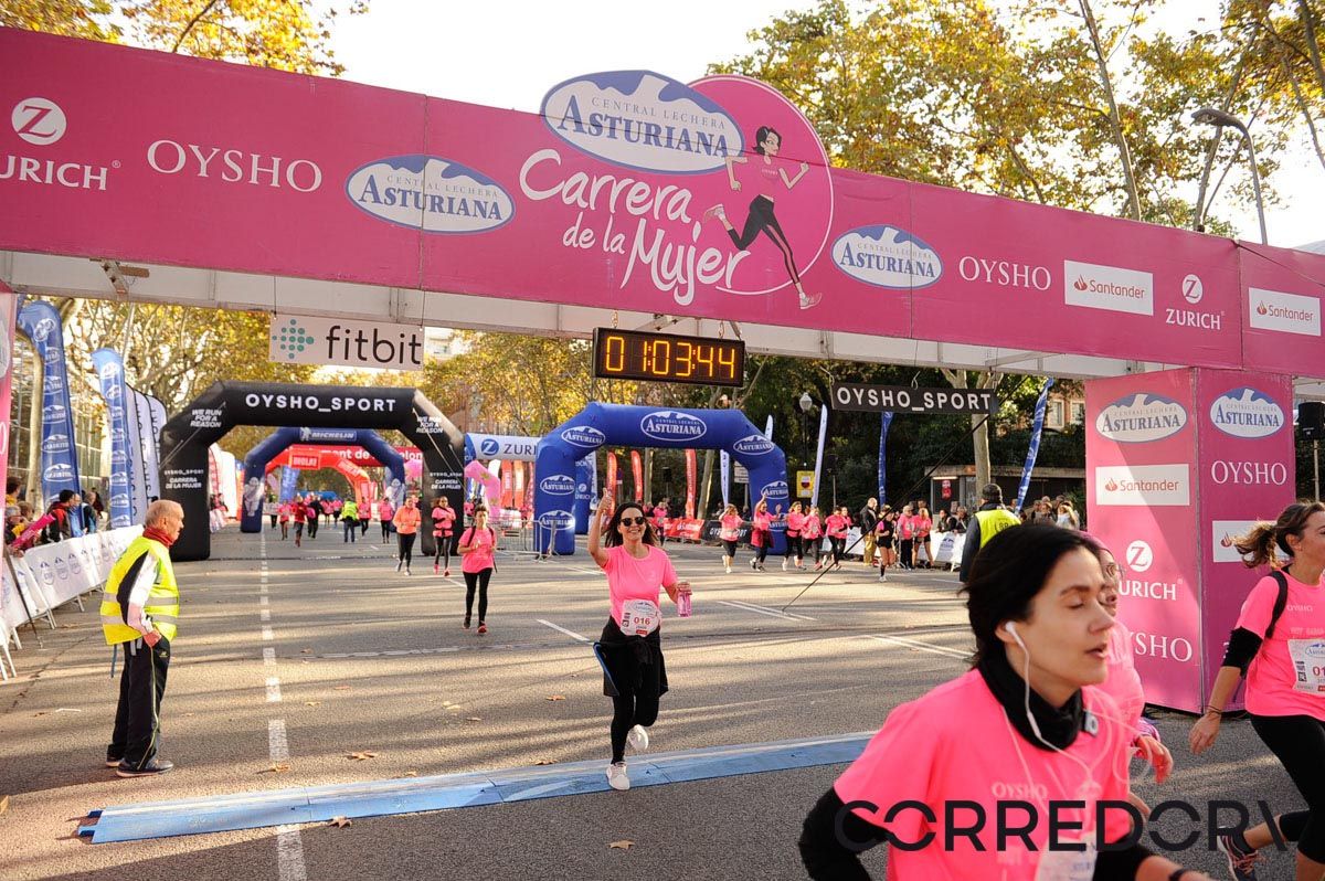 Llegada de la Carrera de la Mujer de Barcelona (ARCO IZQUIERDO 32)