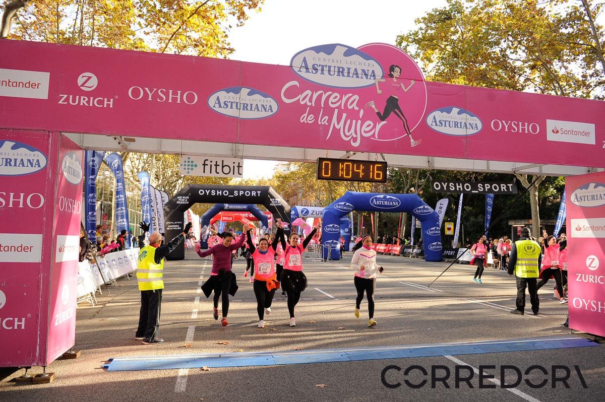 Llegada de la Carrera de la Mujer de Barcelona (ARCO IZQUIERDO 33)
