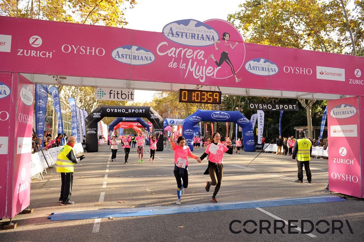 Llegada de la Carrera de la Mujer de Barcelona (ARCO IZQUIERDO 32)