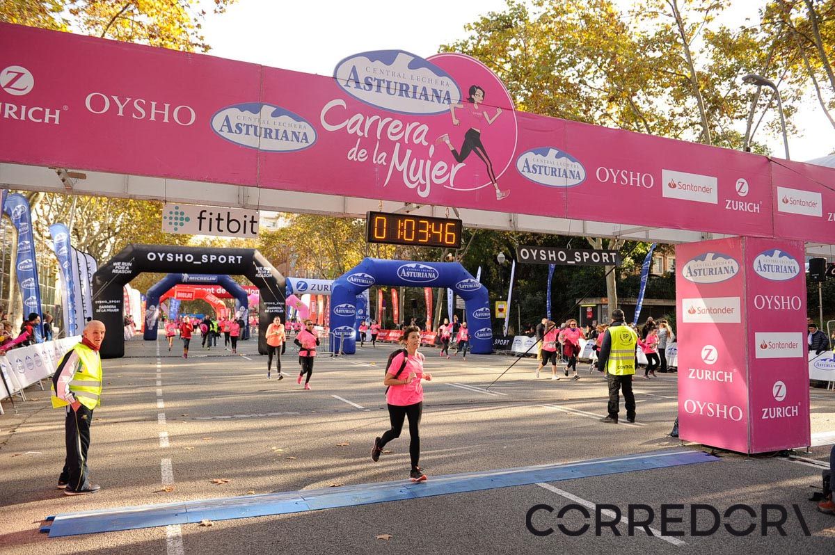 Llegada de la Carrera de la Mujer de Barcelona (ARCO IZQUIERDO 32)
