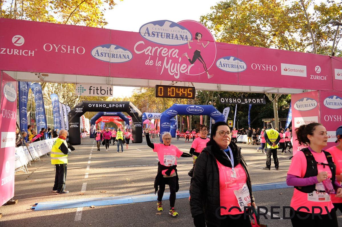 Llegada de la Carrera de la Mujer de Barcelona (ARCO IZQUIERDO 34)