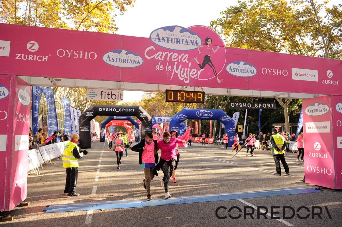 Llegada de la Carrera de la Mujer de Barcelona (ARCO IZQUIERDO 34)