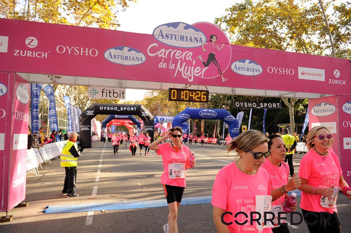 Llegada de la Carrera de la Mujer de Barcelona (ARCO IZQUIERDO 33)