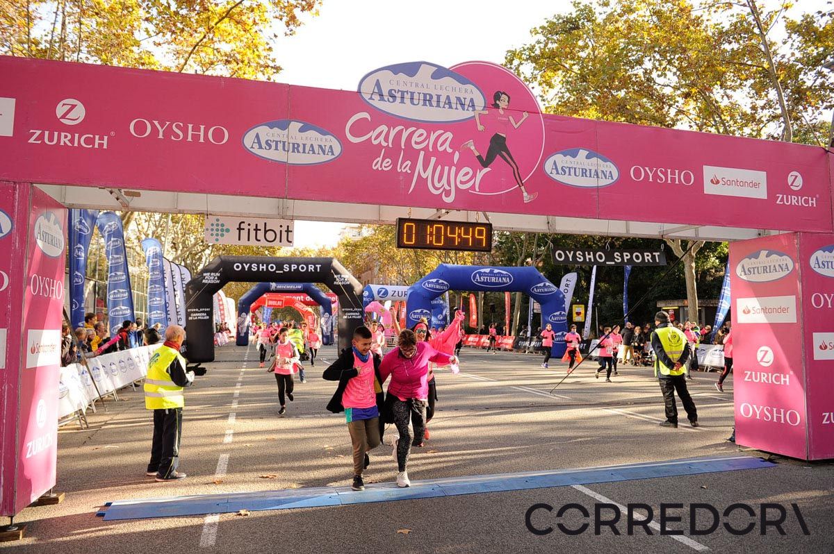 Llegada de la Carrera de la Mujer de Barcelona (ARCO IZQUIERDO 34)