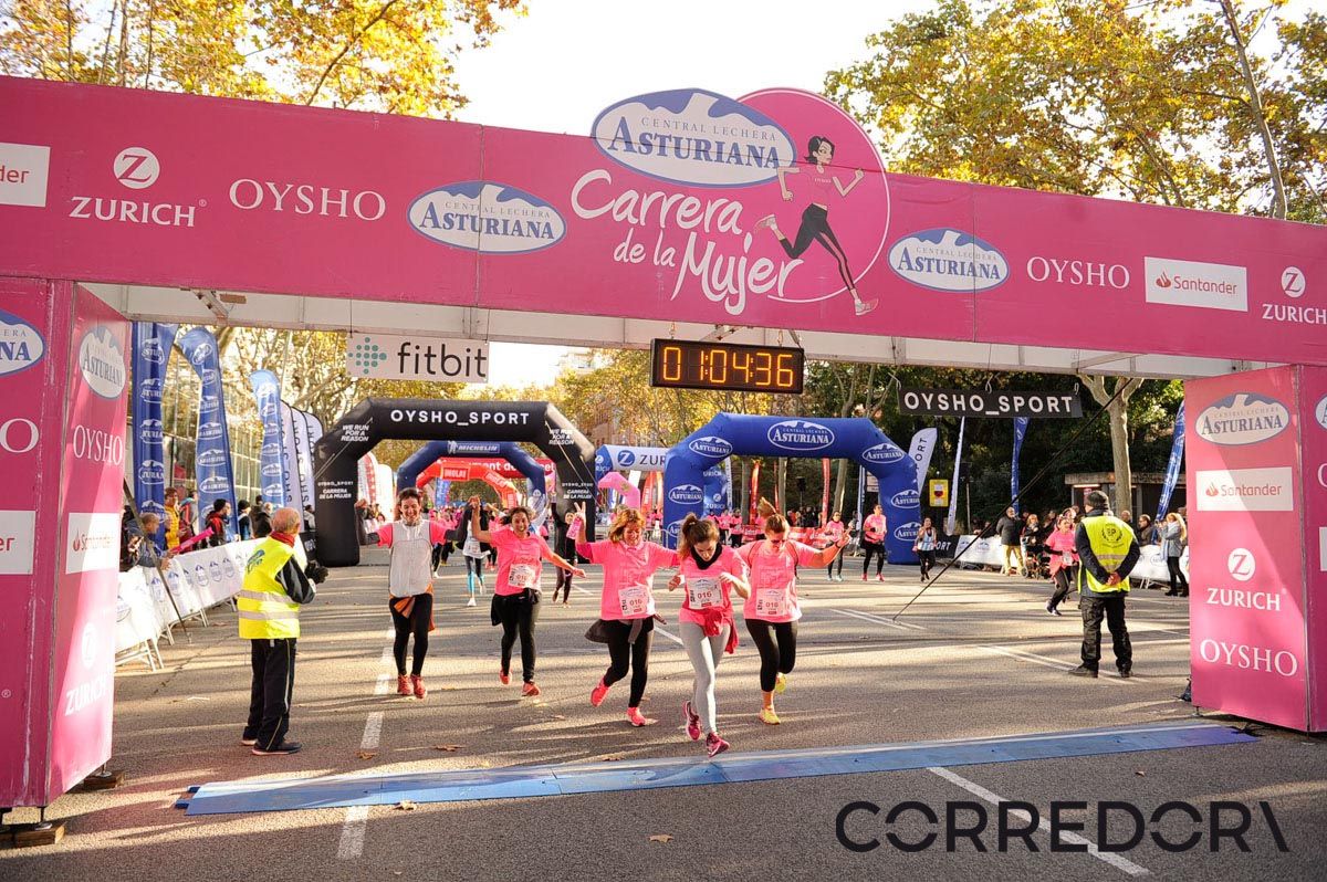 Llegada de la Carrera de la Mujer de Barcelona (ARCO IZQUIERDO 33)