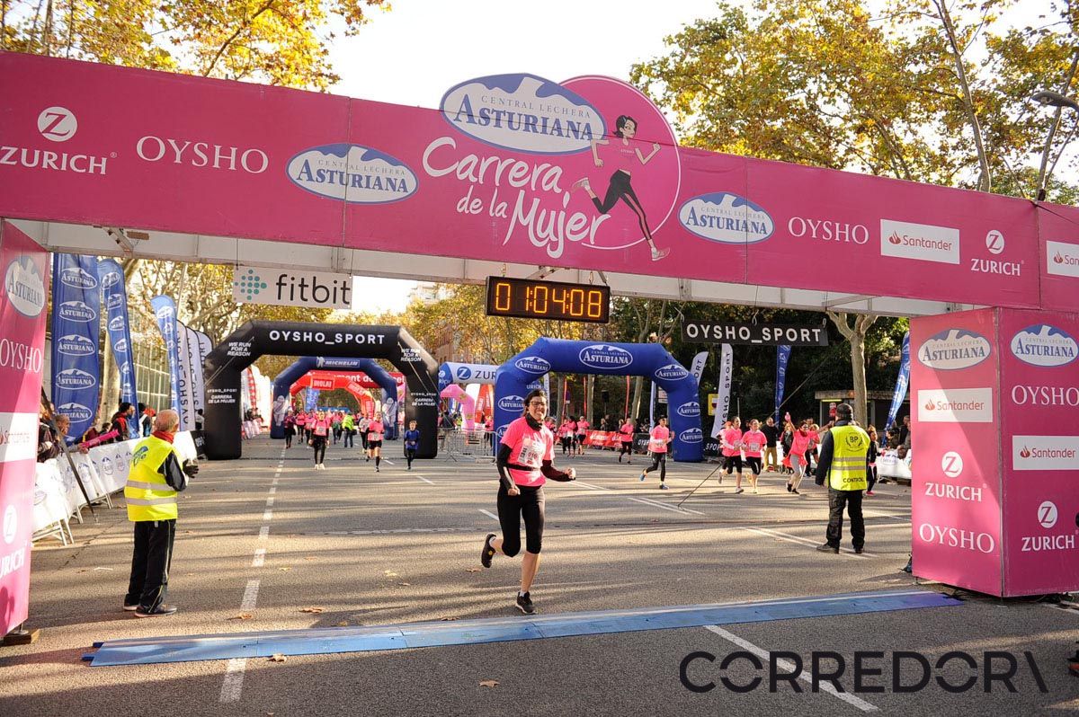 Llegada de la Carrera de la Mujer de Barcelona (ARCO IZQUIERDO 33)