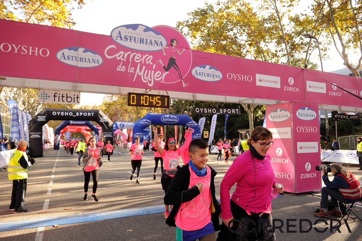 Llegada de la Carrera de la Mujer de Barcelona (ARCO IZQUIERDO 34)