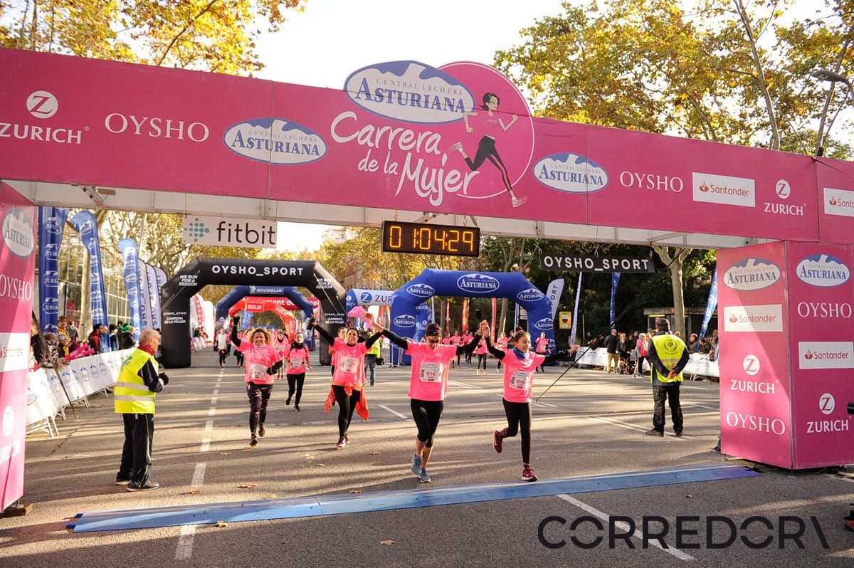 Llegada de la Carrera de la Mujer de Barcelona (ARCO IZQUIERDO 33)