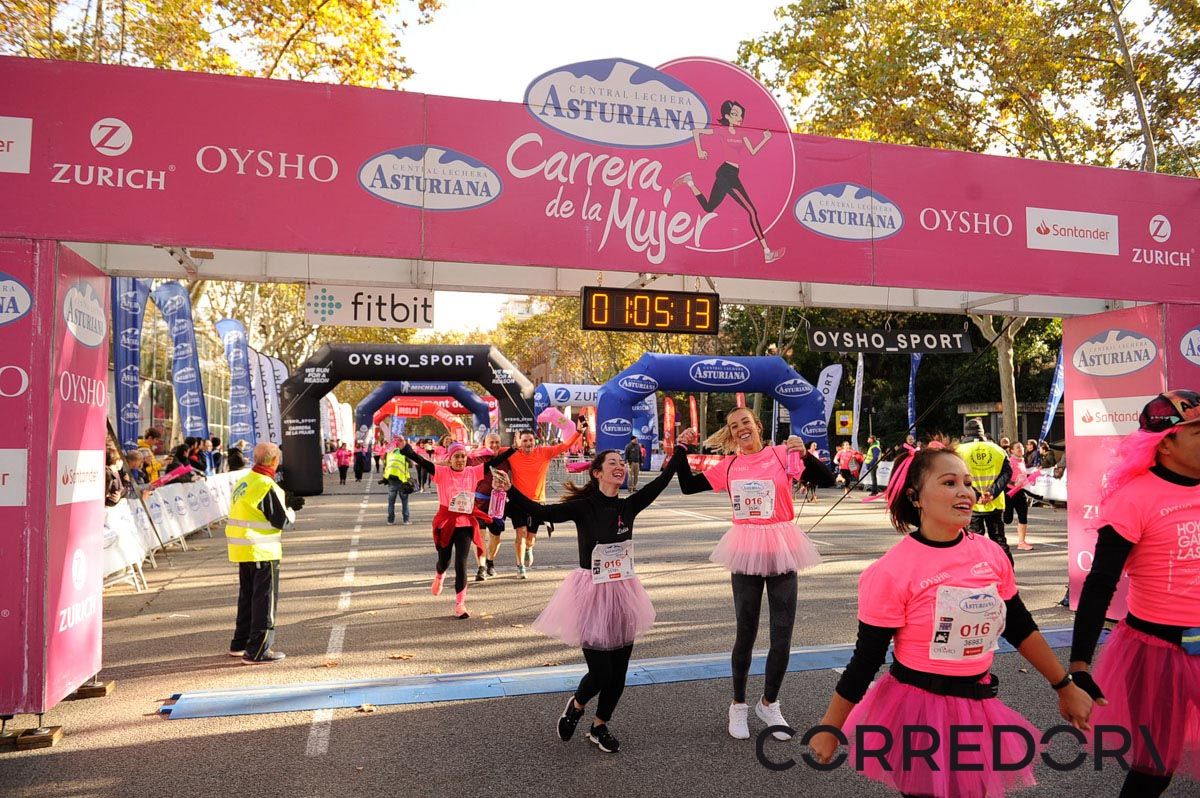 Llegada de la Carrera de la Mujer de Barcelona (ARCO IZQUIERDO 34)