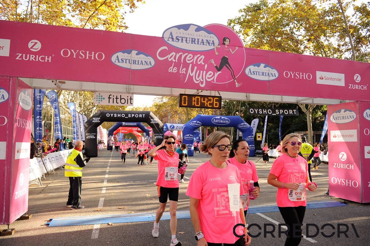 Llegada de la Carrera de la Mujer de Barcelona (ARCO IZQUIERDO 33)