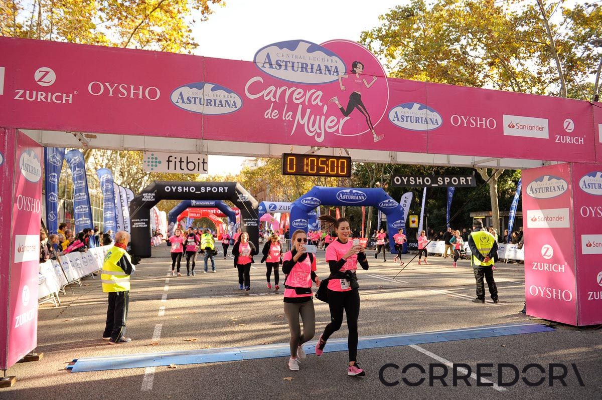 Llegada de la Carrera de la Mujer de Barcelona (ARCO IZQUIERDO 34)