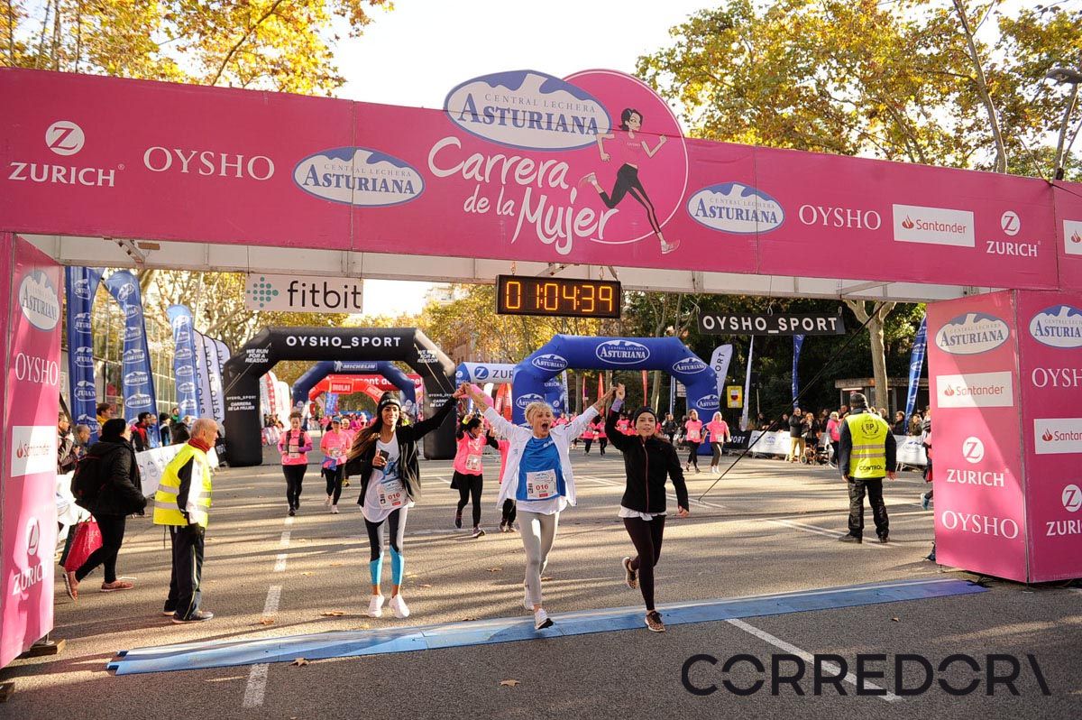 Llegada de la Carrera de la Mujer de Barcelona (ARCO IZQUIERDO 33)