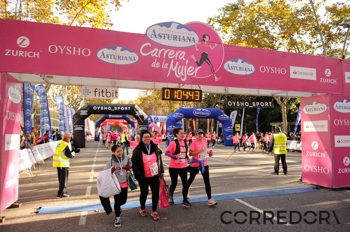 Llegada de la Carrera de la Mujer de Barcelona (ARCO IZQUIERDO 33)