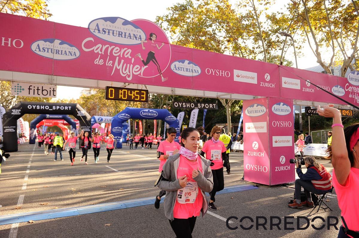 Llegada de la Carrera de la Mujer de Barcelona (ARCO IZQUIERDO 34)