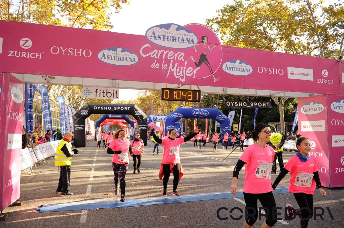 Llegada de la Carrera de la Mujer de Barcelona (ARCO IZQUIERDO 33)