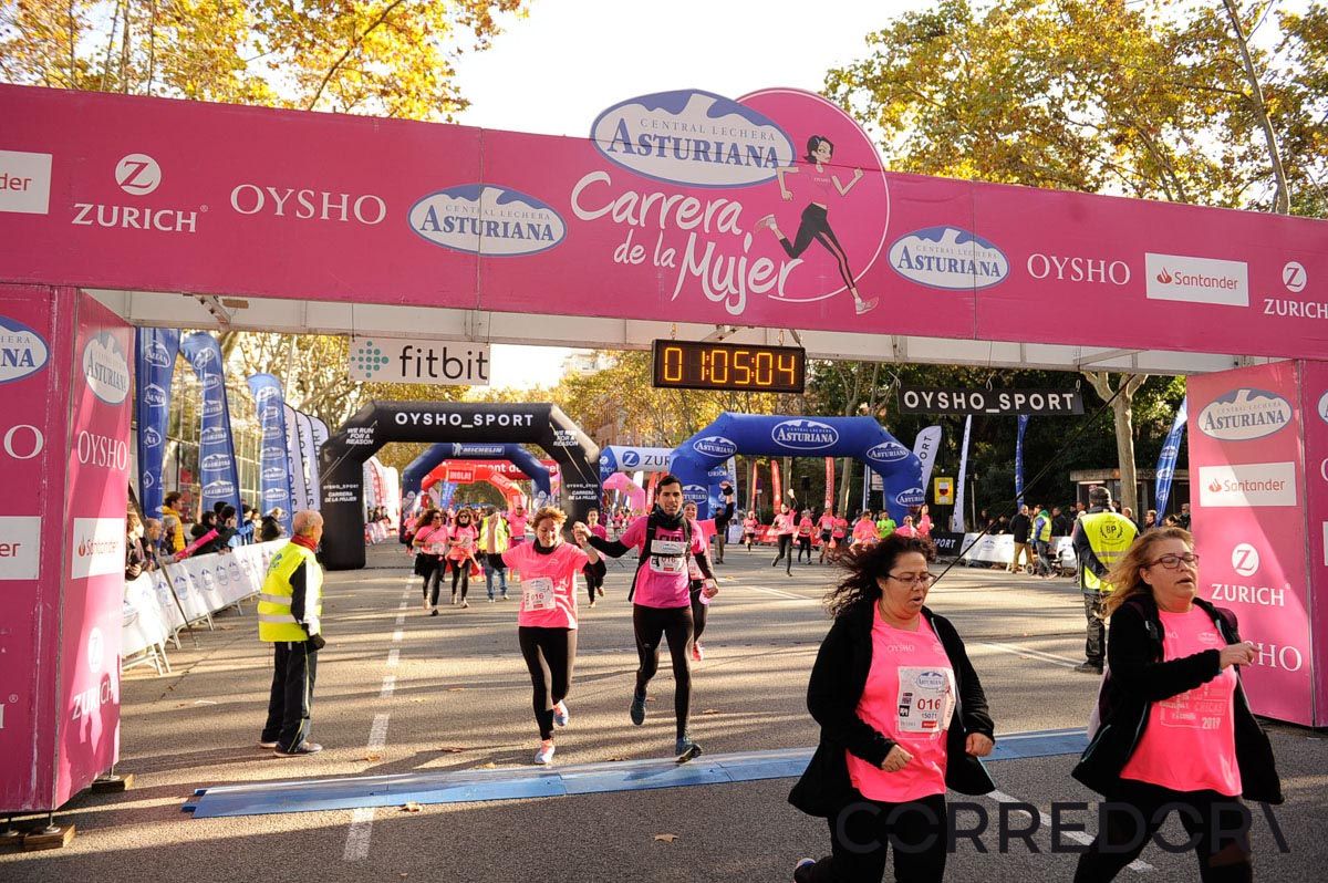 Llegada de la Carrera de la Mujer de Barcelona (ARCO IZQUIERDO 34)