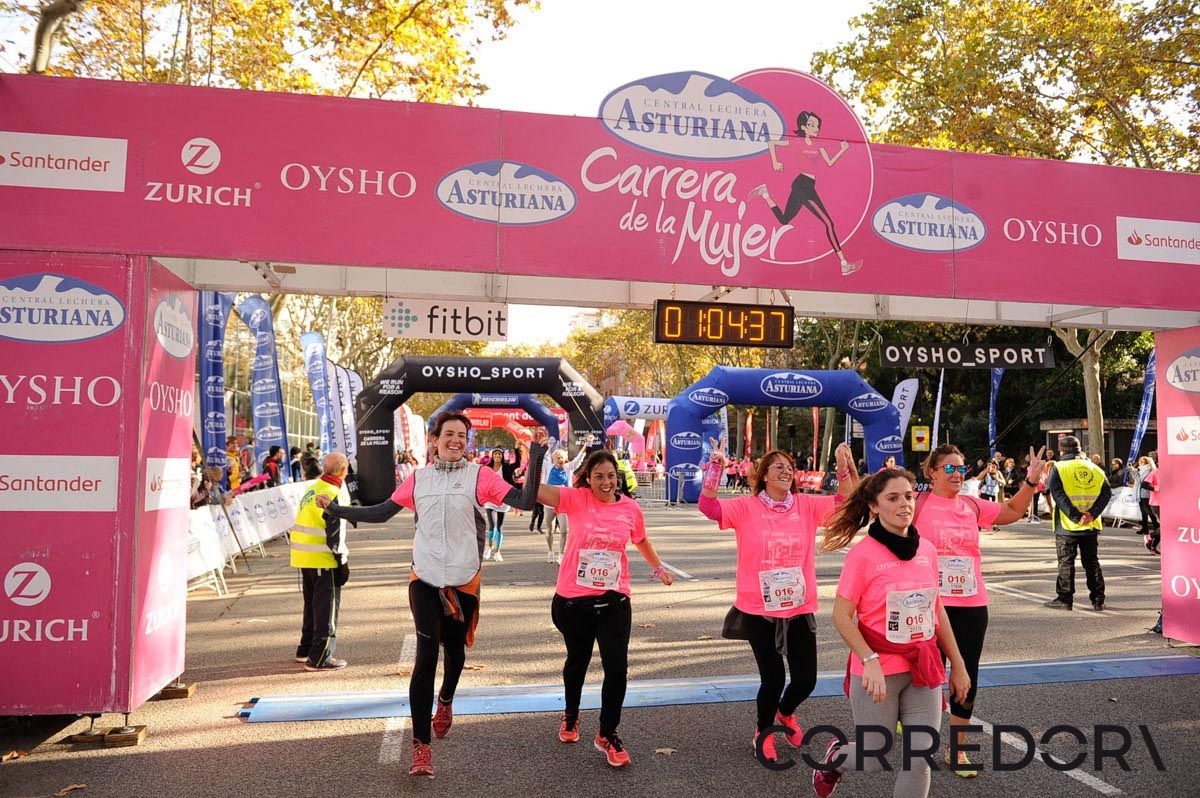 Llegada de la Carrera de la Mujer de Barcelona (ARCO IZQUIERDO 33)