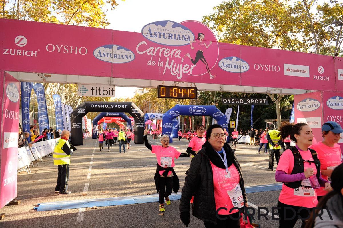 Llegada de la Carrera de la Mujer de Barcelona (ARCO IZQUIERDO 34)