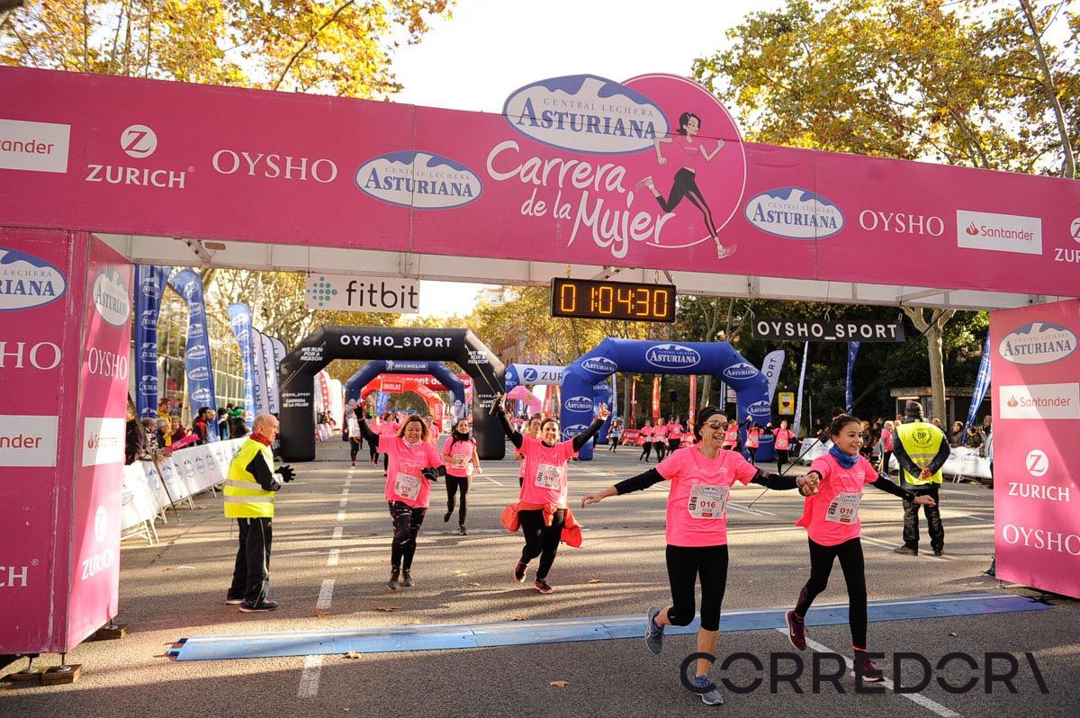 Llegada de la Carrera de la Mujer de Barcelona (ARCO IZQUIERDO 33)