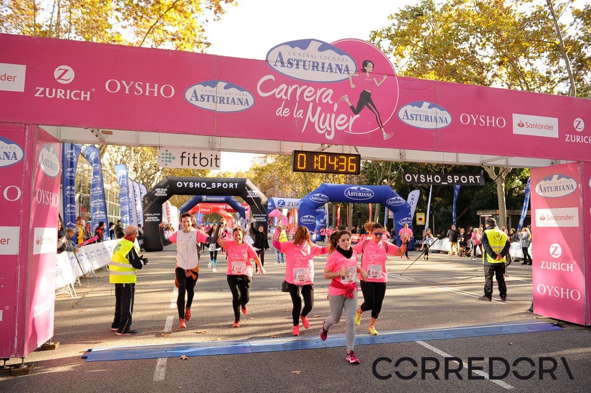 Llegada de la Carrera de la Mujer de Barcelona (ARCO IZQUIERDO 33)