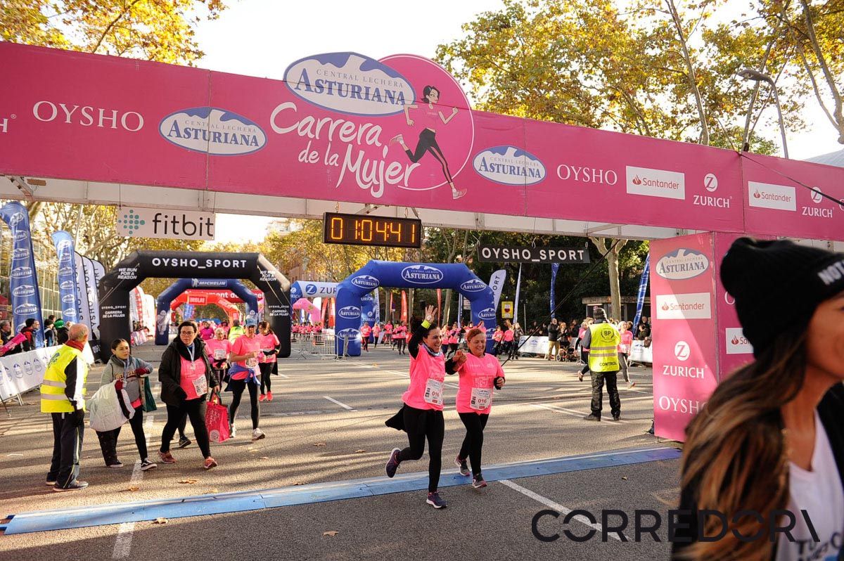 Llegada de la Carrera de la Mujer de Barcelona (ARCO IZQUIERDO 33)