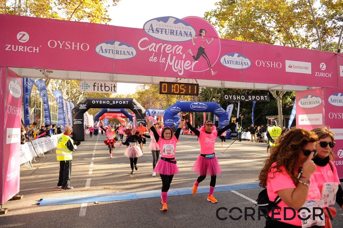 Llegada de la Carrera de la Mujer de Barcelona (ARCO IZQUIERDO 34)