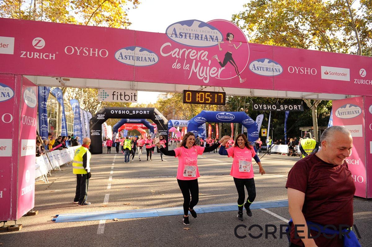 Llegada de la Carrera de la Mujer de Barcelona (ARCO IZQUIERDO 34)