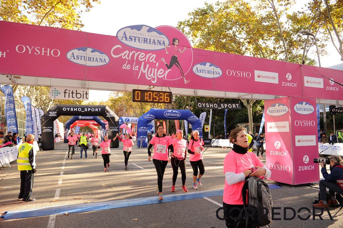 Llegada de la Carrera de la Mujer de Barcelona (ARCO IZQUIERDO 35)