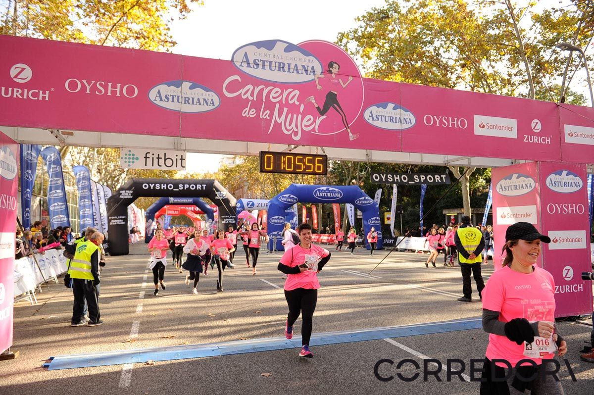 Llegada de la Carrera de la Mujer de Barcelona (ARCO IZQUIERDO 35)