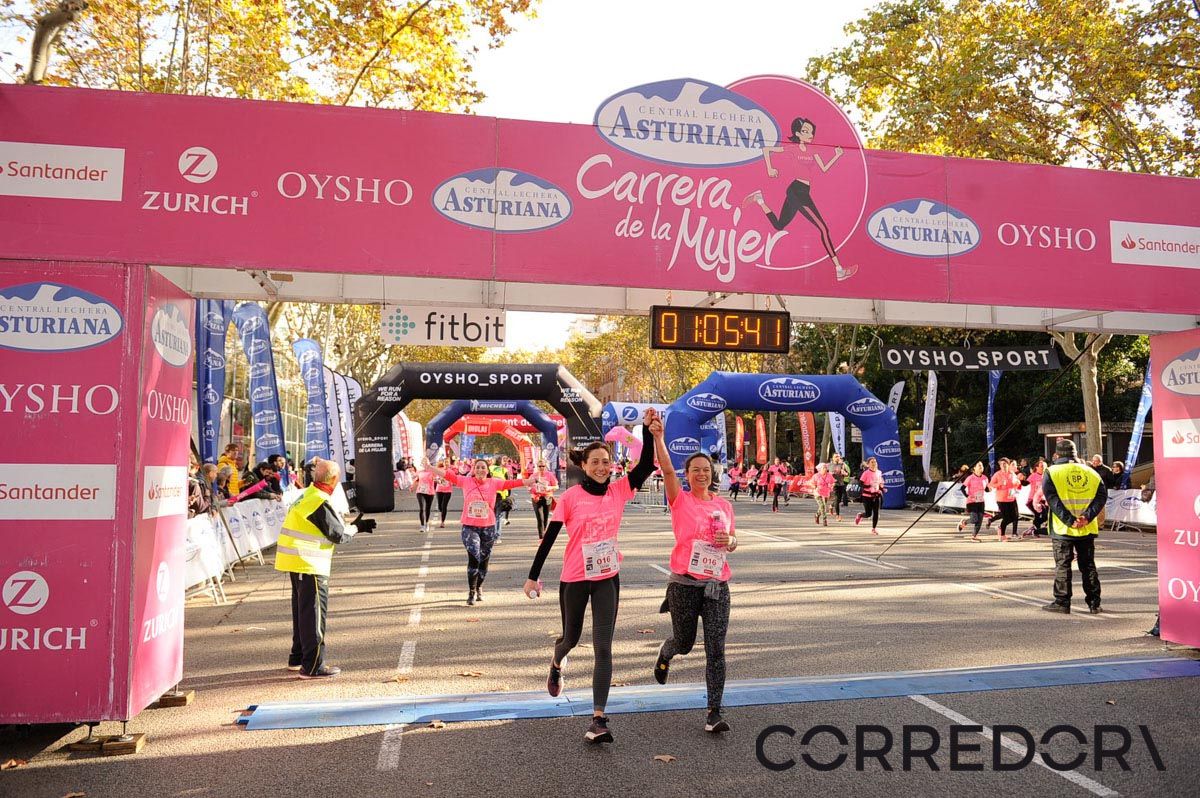 Llegada de la Carrera de la Mujer de Barcelona (ARCO IZQUIERDO 35)